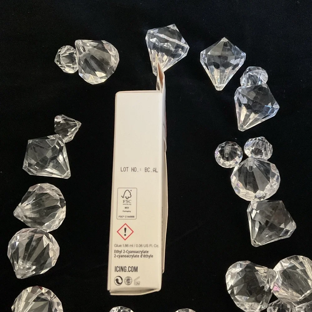 Icing vegan press on nails - Picture 4 of 4